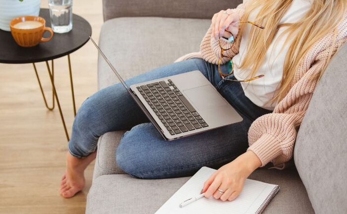 Aline nous partager ses meilleurs conseils d'organisation et de productivité pour les entrepreneures qui se lancent et ce qu’elle changerait si elle devait tout recommencer à zéro